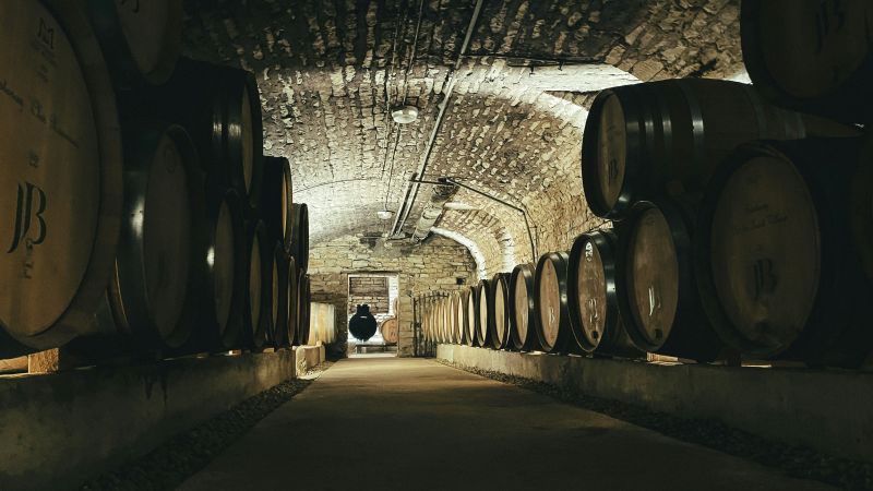 Tiefer Gewölbekeller zum lagern von Calvados